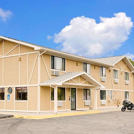 Super 8 By Wyndham Long Prairie Motel Buitenkant foto