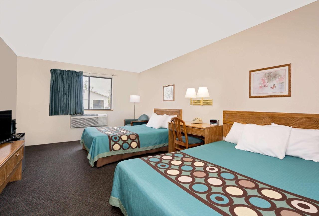 Super 8 By Wyndham Long Prairie Motel Buitenkant foto