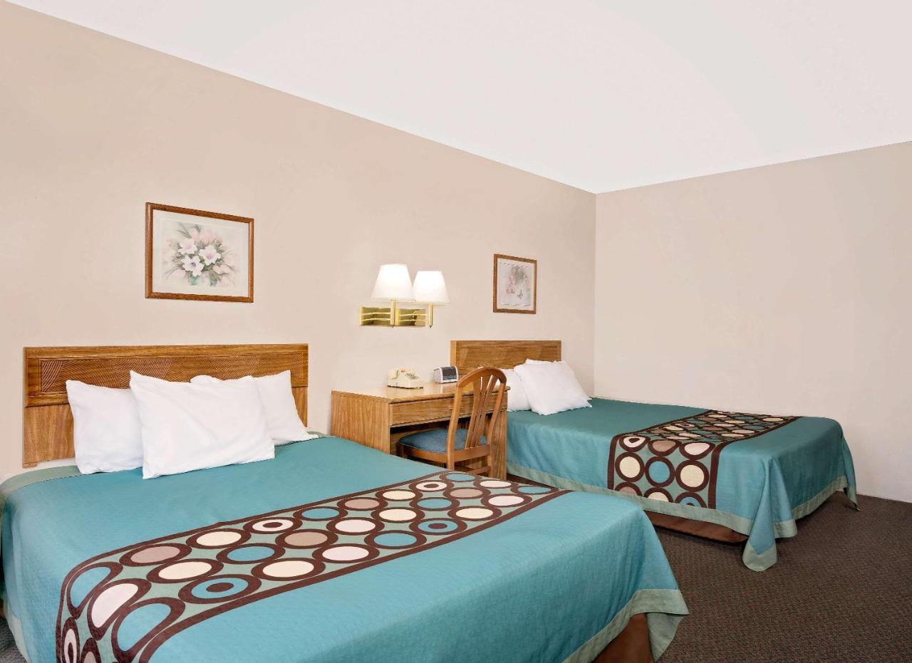 Super 8 By Wyndham Long Prairie Motel Buitenkant foto