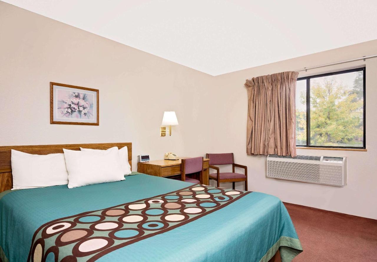 Super 8 By Wyndham Long Prairie Motel Buitenkant foto